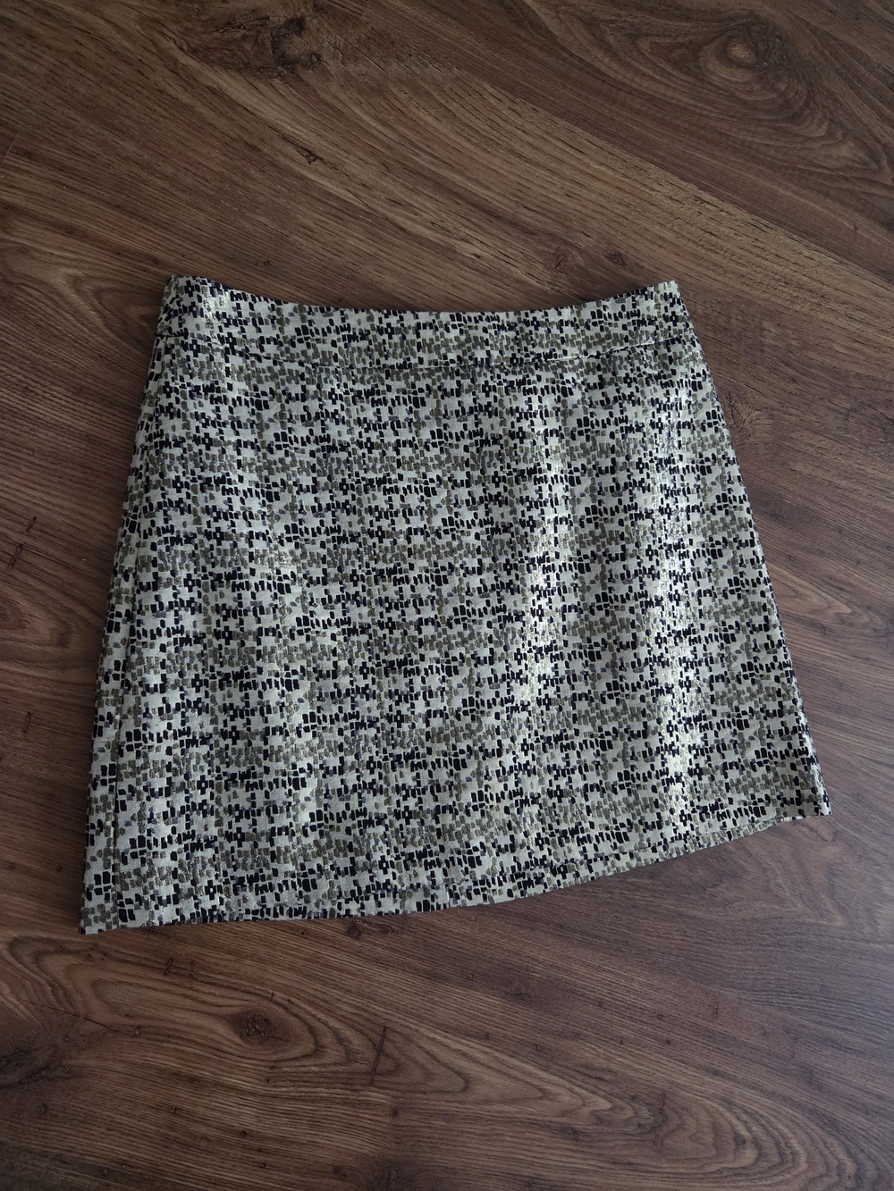 H&M Beige and Black Patterned Mini Skirt